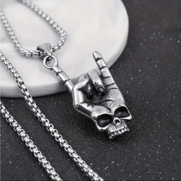 Skull hand sign pendant silver plated necklace faux fashion jewelry‎ - Picture 10 of 11